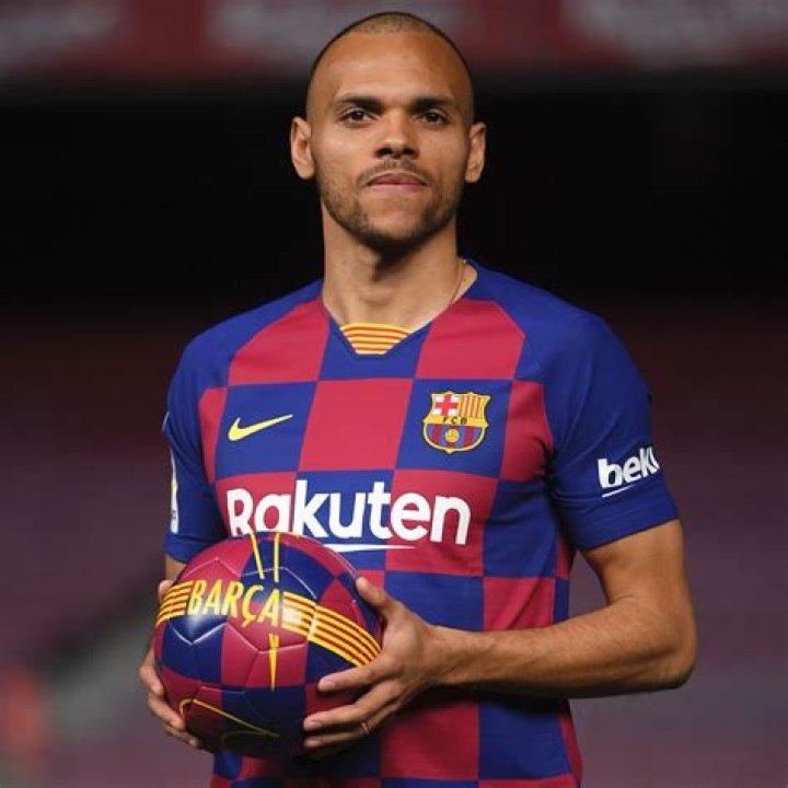 Martin Braithwaite Signed with FC Barcelona; How much is his Annual Salary; Who is Braithwaite Married to?