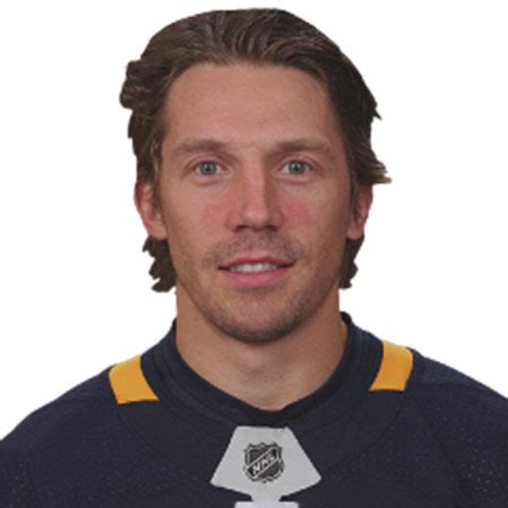 Matt Hunwick Biography-salary, net worth, married, wife, dating, career, age, family, relationship, children, contract, stats