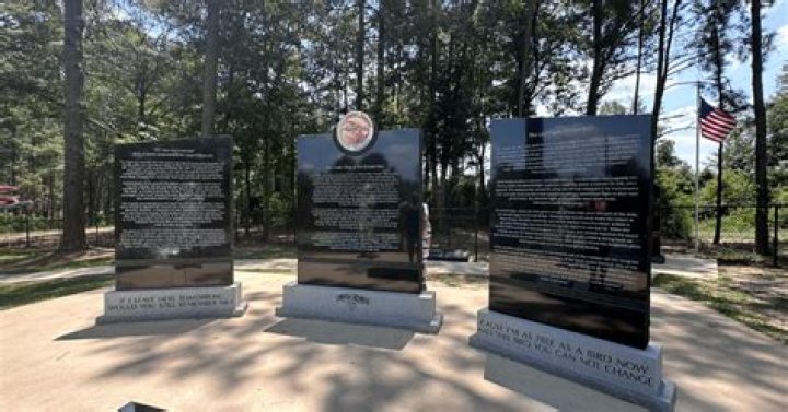 Memorial Services for Lynyrd Skynyrd Bassist Were Open To Public