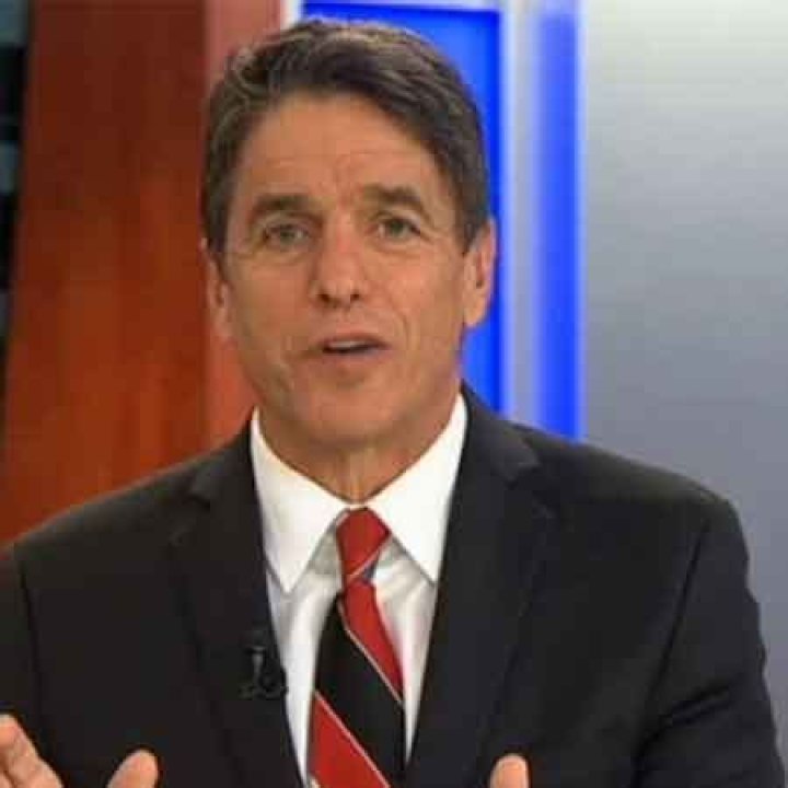 Mike Adamle Salary and Net worth; Who is his Wife? (Age, Affair, Children, Married Life, Career)