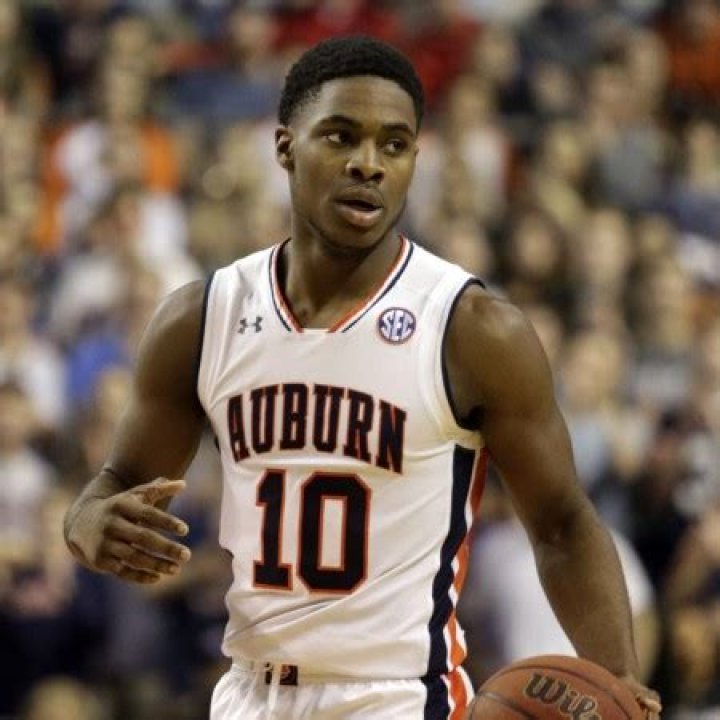NBA Prospect Davion Mitchell Stats and Earnings (Bio, age, Family, Affair, Girlfriend, Net worth)