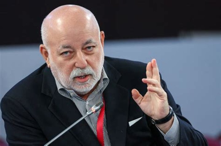 Oil Billionaire Viktor Vekselberg Wants To Make First-Ever Nonstop Solar Flight Around The World