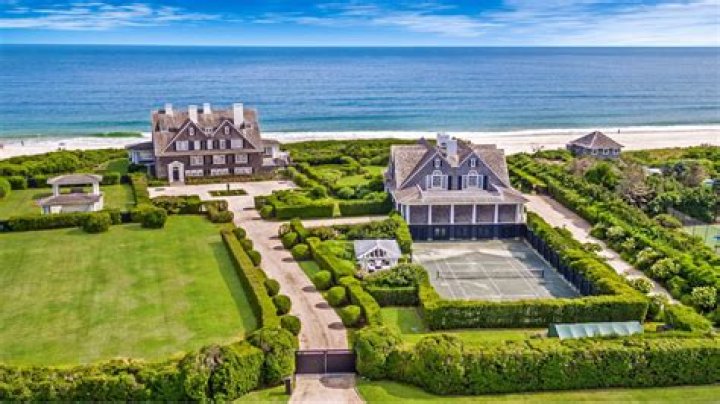 Once Listed For $140 Million - An 11-Acre Hamptons Home Was Auctioned For $700k