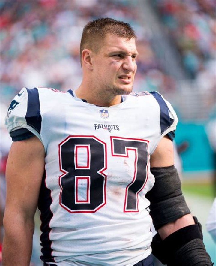 Rob Gronkowski, Bio, Biography, wiki, NFL, tight end, The New England Patriots, affair, married, salary, net worth, contract, stat