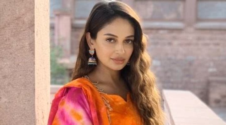 Rubina Bajwa Height, Weight, Age, Family, Biography, Facts