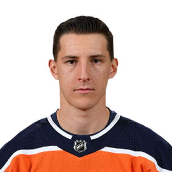 Ryan Strome Biography-salary, net worth, earnings, married, relationship, affair, career, dating, contract, stats, age, family, engaged, fiance