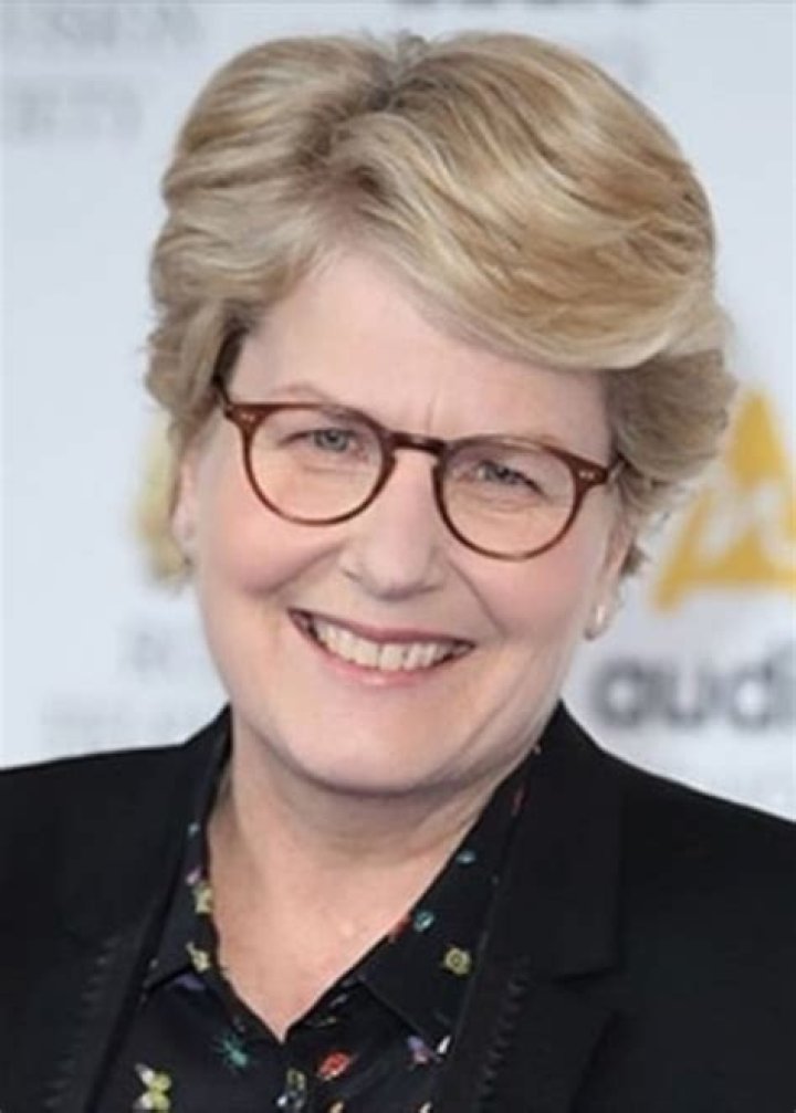 Sandi Toksvig Height, Weight, Family, Spouse, Education, Biography