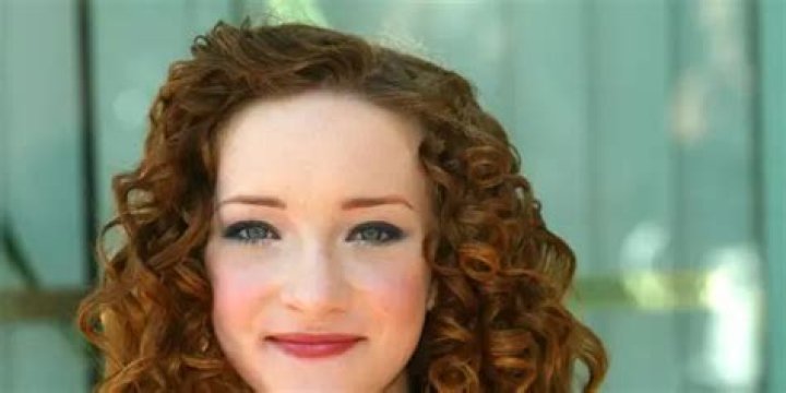 Scarlett Pomers Net Worth | Celebrity Net Worth