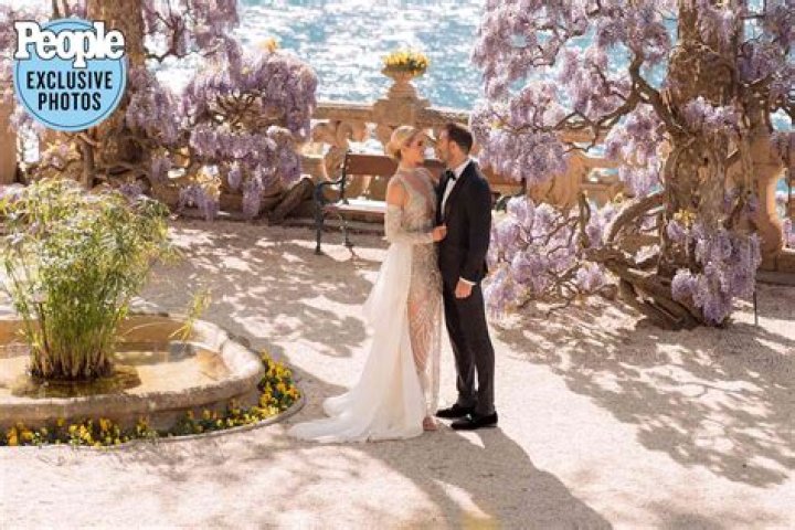 Selling The OC Cast, Alexandra Jarvis’s Age: Marriage With Husband!