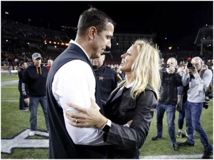 The Cincinnati Bearcats Football Head Coach Luke Fickell Bio, Age, Contract, Salary, Net Worth, Wife, & Children