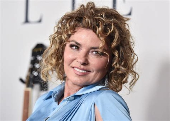 The First Symptoms of the Disease Shania Twain Thought Might End Her Career