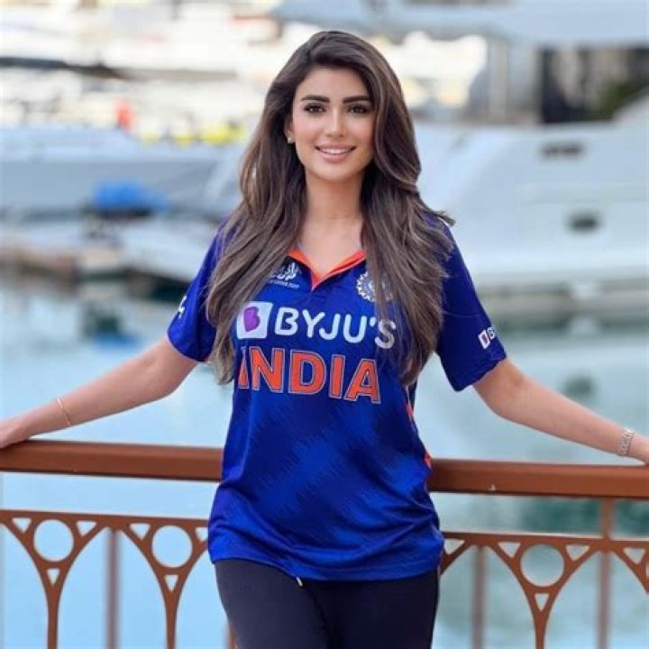 Wazhma Ayoubi Height, Weight, Age, Facts, Biography