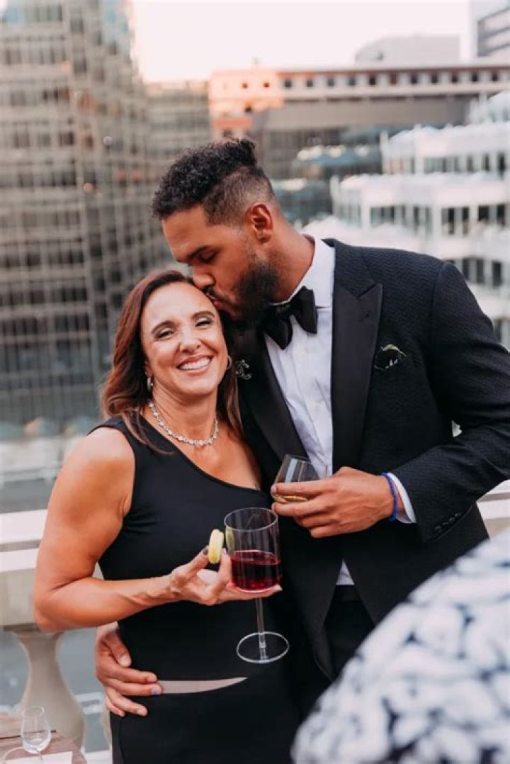 Who is Anthony Barr Dating Now
