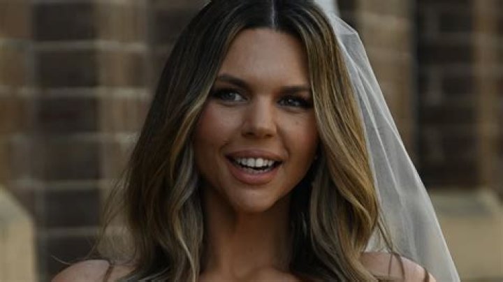 Who is Bec Hewitt Dating Now?