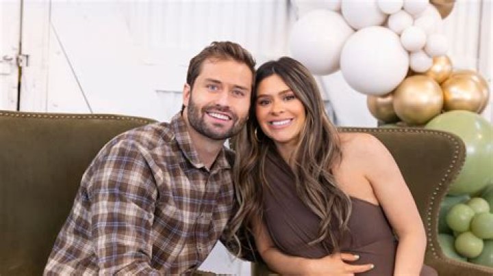 Who is Dakota Lotus Dating Now