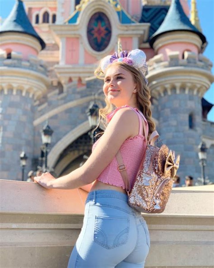 Who is IamSanna Dating Now