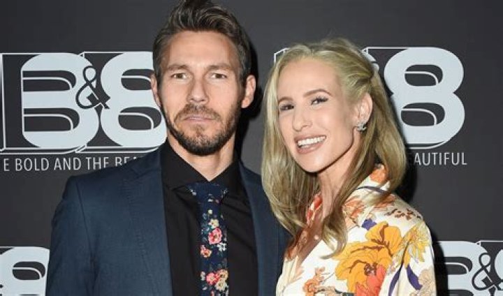 Who is Scott Clifton Dating Now