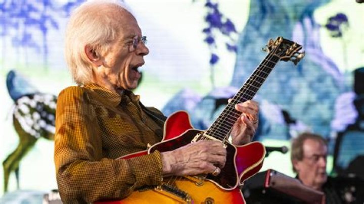 Yes Cancels Tour Following Sudden Death Of Steve Howe's Son