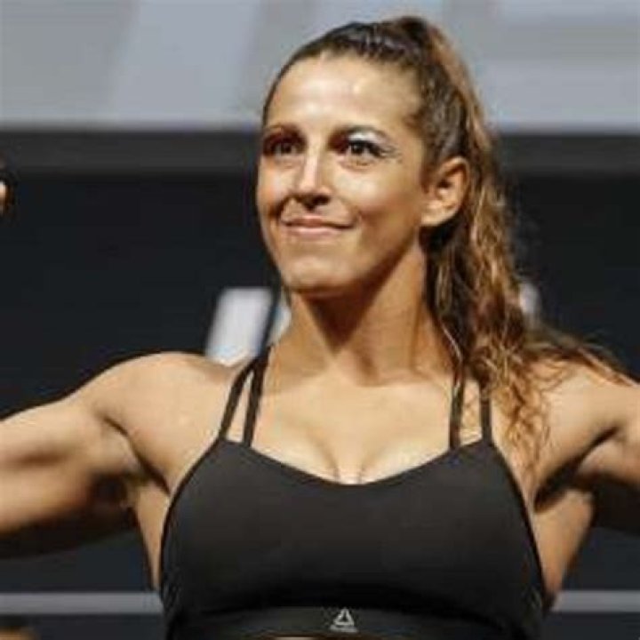 Zarah Fairn dos Santos Net worth and UFC Career Earnings; What is her Relationship status? Her Salary, Family, Boyfriend, and More